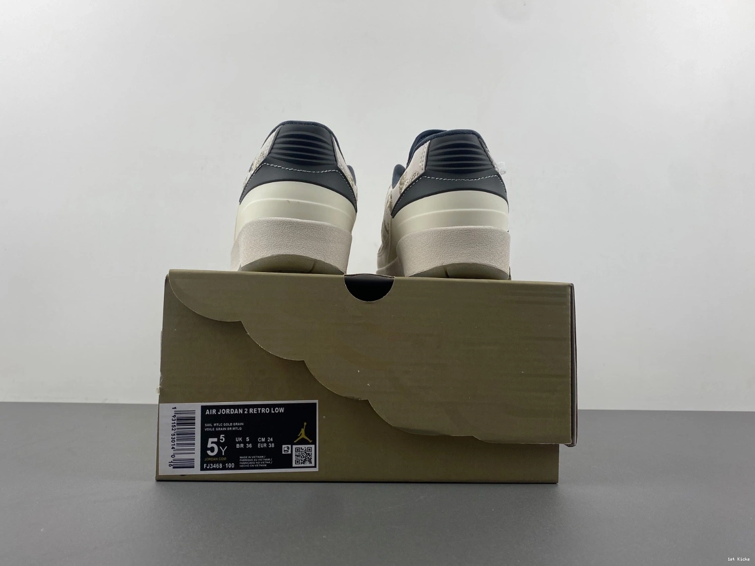 - Dragon the Retro 2 of Jordan Low Men's Year FJ3468-100 0217